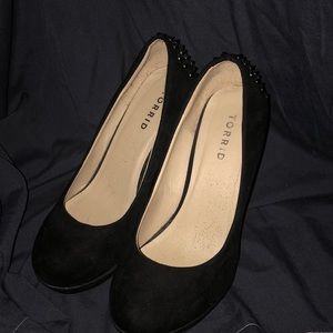 Super cute Torrid black wedges